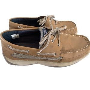 Boys Sperry Lanyard Boat Shoes 6M
Big boys size
